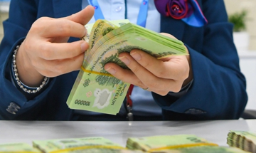 Mỗi Đảng viên được nhận 3.795.000 đồng cùng Huy hiệu, chi tiết nhóm đối tượng hưởng, hiện đã hiệu lực