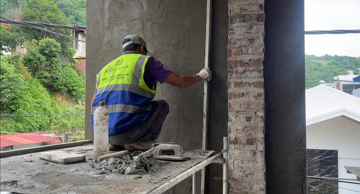 Nghề trát vữa kiếm gần 1 tỷ đồng/năm vẫn thiếu người, giám đốc phải vào tận trường đại học 'săn' sinh viên