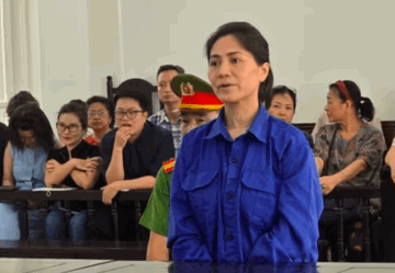 Nữ giám đốc tổ chức show 'Về đây bốn cánh chim trời' hầu tòa