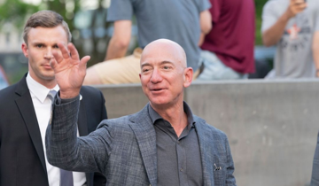 Thương vụ bất ngờ của tỷ phú Jeff Bezos