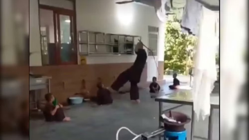 Vụ người đàn ông mặc áo nâu sòng, đầu trọc bạo hành 1 cháu bé: Chủ tịch UBND tỉnh Phú Thọ chỉ đạo khẩn