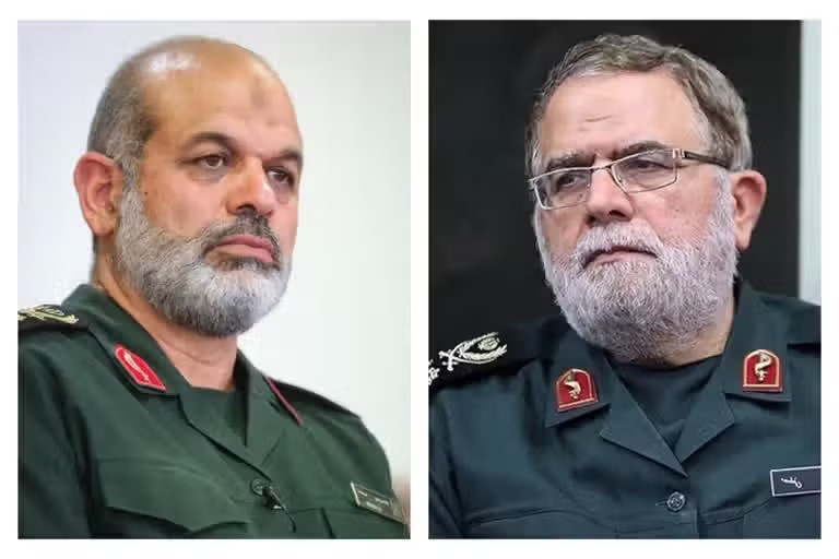 Ông Ahmad Vahidi, tổng tư lệnh Lực lượng Vệ binh Cách mạng Hồi giáo Iran (trái) và ông Mostafa Izadi, phó tổng tư lệnh Lực lượng Vệ binh Cách mạng Hồi giáo Iran (phải). Lãnh tụ tối cao Iran bổ nhiệm 6 nhân sự cấp cao, tuyên bố hợp nhất bộ máy chỉ huy quân sự - Ảnh 2.