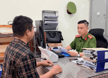 Khám xét nơi ở, khởi tố Giám đốc Nguyễn Tăng Tiến, xác định 33.809 cuốn sách giả