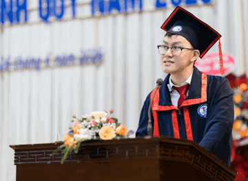 Nam sinh 6 năm trước chọn Y khoa vì 'gần nhà' và rất chật vật, hiện tốt nghiệp Thủ khoa với GPA 3.89/4 và nói thẳng ý định sắp tới