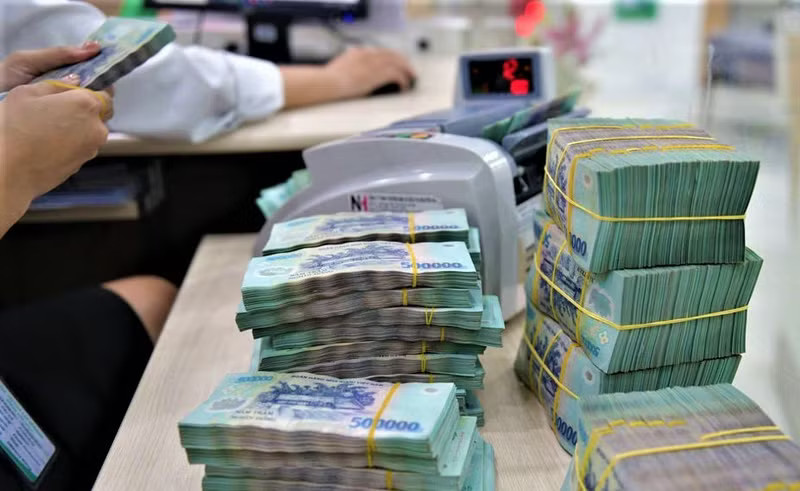 Ngân hàng khát vốn trong bối cảnh nhu cầu tín dụng cao. Mở 'room tín dụng' cho 35 dự án, ngân hàng lấy tiền đâu cho vay? - Ảnh 1.
