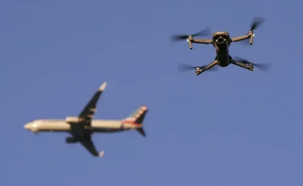 UAV xuất hiện gần sân bay Nội Bài, 16 chuyến bay bị ảnh hưởng - 1 UAV xuất hiện gần sân bay Nội Bài, 16 chuyến bay bị ảnh hưởng - 1