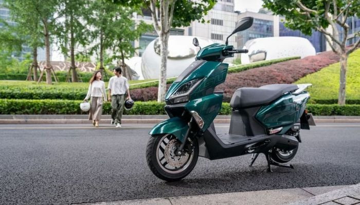 SH Mode có đối thủ đáng gờm: Giá 35 triệu đồng, trang bị ABS, sạc nhanh Type-C, ăn xăng 1,9 lít/100 km
