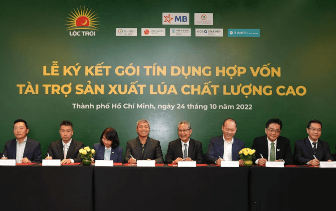 Một 'đế chế' từng thu 16.500 tỷ đồng/năm, quy tụ Chủ tịch Thế Giới Di Động và cựu Phó Thủ tướng Đức, đã rời sàn chứng khoán như thế nào? - Ảnh 1.