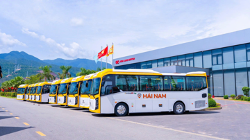 Bàn giao lô 30 xe bus, Kim Long Motor mở đầu hợp tác chiến lược với 'ông lớn' vận tải miền Nam