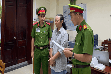 Khám xét cửa hàng nổi tiếng ngay giữa trung tâm thành phố, khởi tố ông chủ Phạm Văn Tân SN 1983