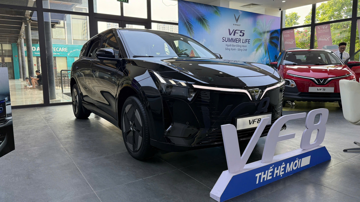 Soi VF 8 thế hệ mới trước khi đến tay khách hàng: Ngoại hình y hệt bản trưng bày, hóa ra VinFast đã âm thầm thay đổi nhiều thứ