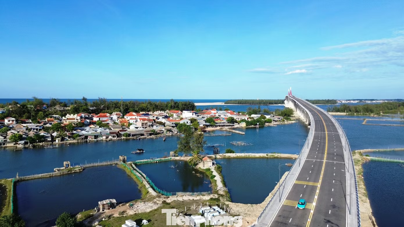 Công trình giao thông lớn nhất ở Huế 'uốn lượn' qua đầm phá, cửa biển - Ảnh 2.
