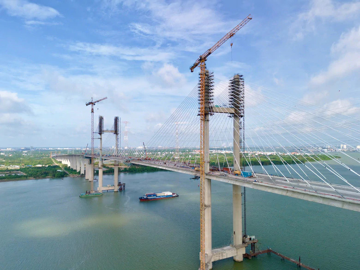 Chỉ 1 tháng nữa, chính thức hoàn thiện cầu dây văng có tĩnh không cao nhất Việt Nam: Sẵn sàng thông tuyến cao tốc gần 30.000 tỷ