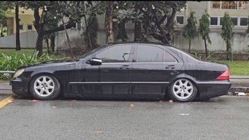 Tìm chủ nhân chiếc Mercedes biển đẹp nằm bất động nhiều tháng gần sân bay Tân Sơn Nhất