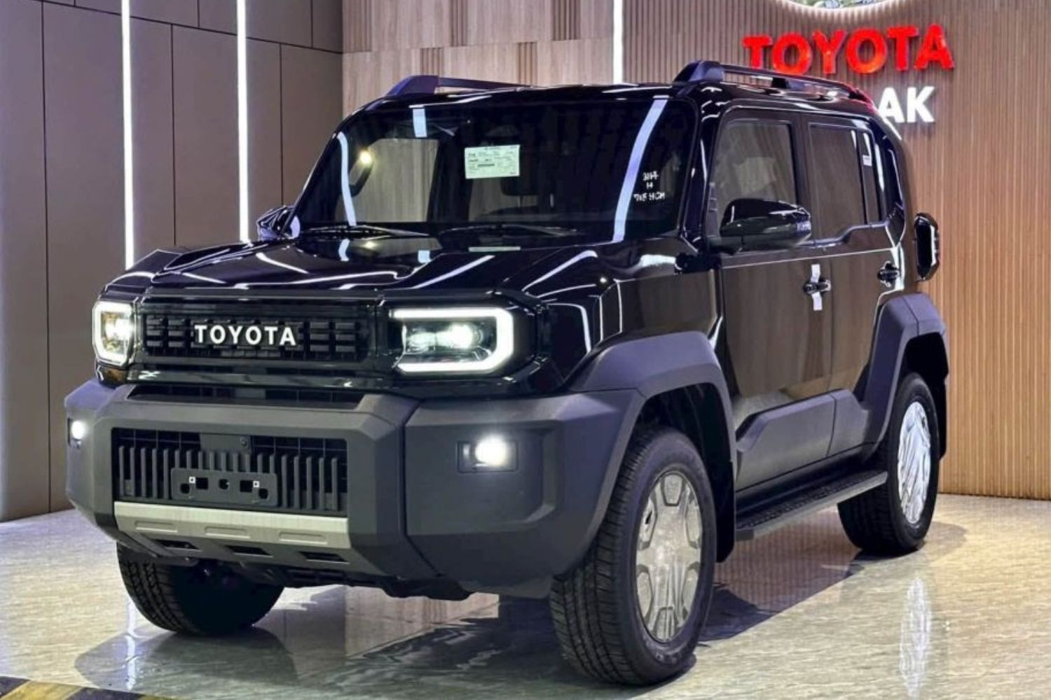 Toyota Land Cruiser FJ khan hàng