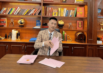 Trước khi bị bắt, Huấn Hoa Hồng từng làm Chủ tịch công ty bất động sản, vốn điều lệ chỉ 2 tỷ đồng