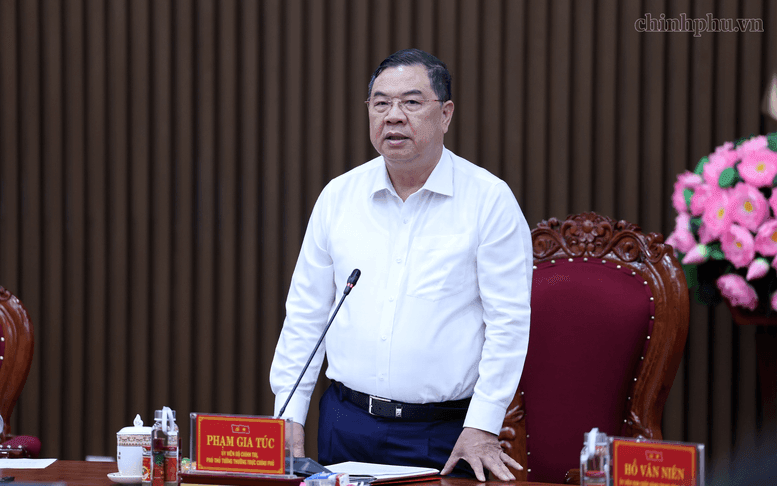 Làm việc tại Quảng Ngãi, Phó Thủ tướng ra chỉ đạo quan trọng với hai siêu dự án của Hòa Phát và <a style='text-decoration: none;' href='/BSR'>BSR</a> - Ảnh 1.