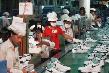 Nike tiếp tục chọn Việt Nam là cứ điểm sản xuất giày dép lớn nhất thế giới, kéo theo hệ sinh thái tạo việc làm cho hơn 460.000 người