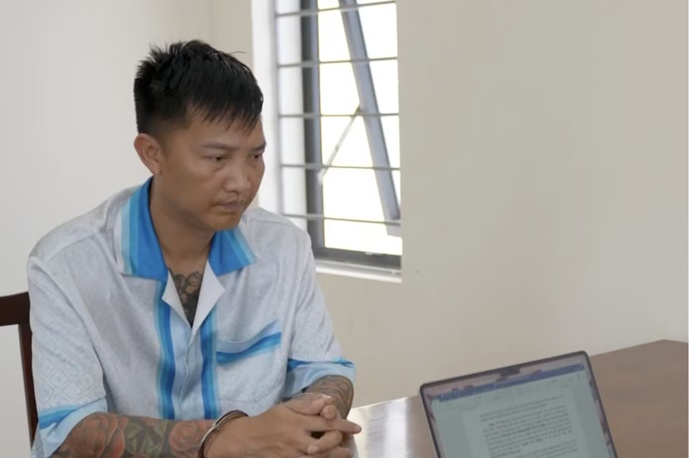 Bùi Xuân Huấn (tức Huấn Hoa Hồng) đã bị Cơ quan cảnh sát điều tra Bộ Công an khởi tố. Ảnh: <a style='text-decoration: none;' href='/VTV'>VTV</a>. Cảnh báo từ vụ Huấn Hoa Hồng: Dữ liệu ngày càng đầy đủ, DN khó giấu dòng tiền ngoài sổ - Ảnh 2.