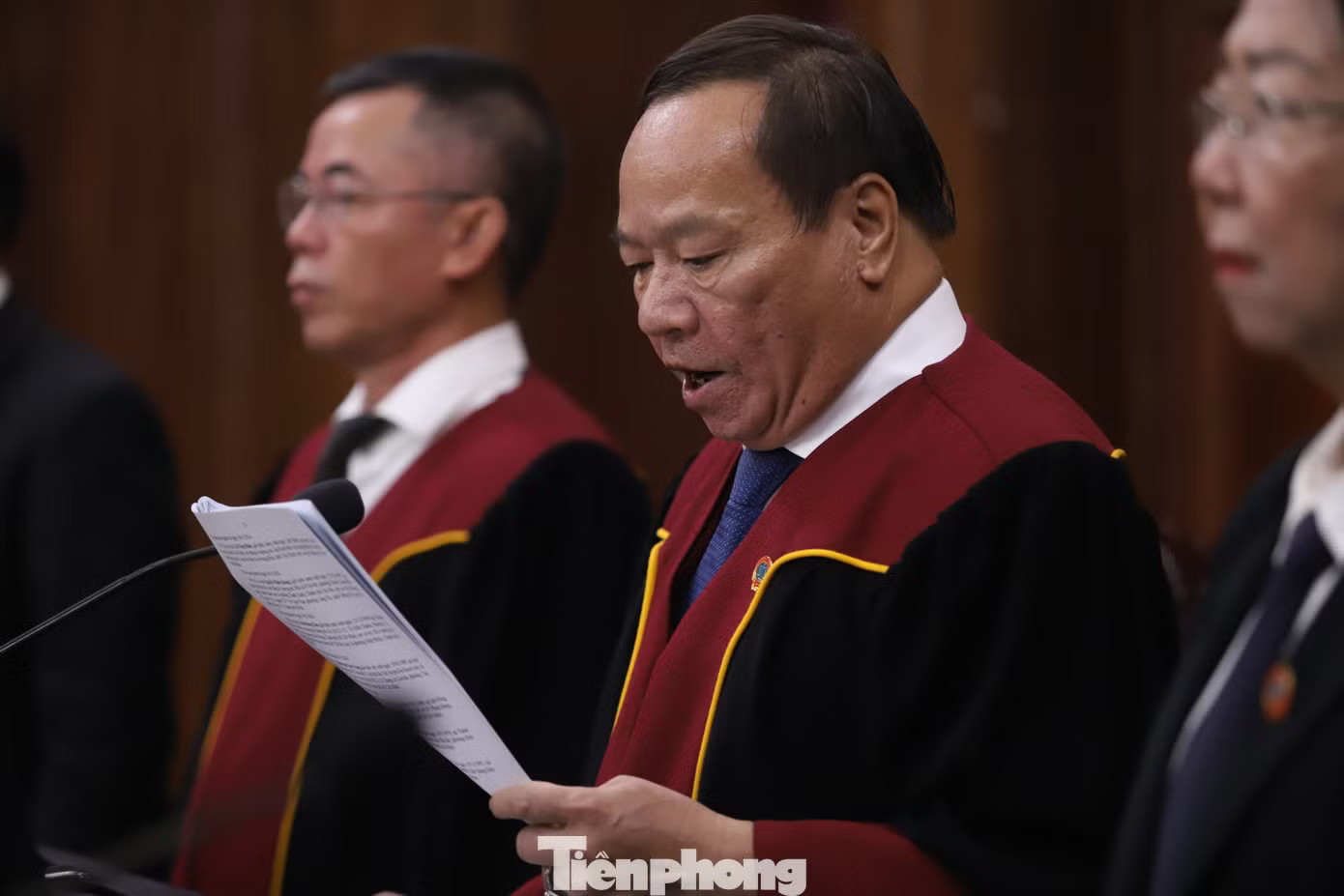 Xét xử Chi Dân, An Tây, 'Cô tiên từ thiện' hầu tòa tại đầu cầu Trại tạm giam Chí Hòa - Ảnh 8.