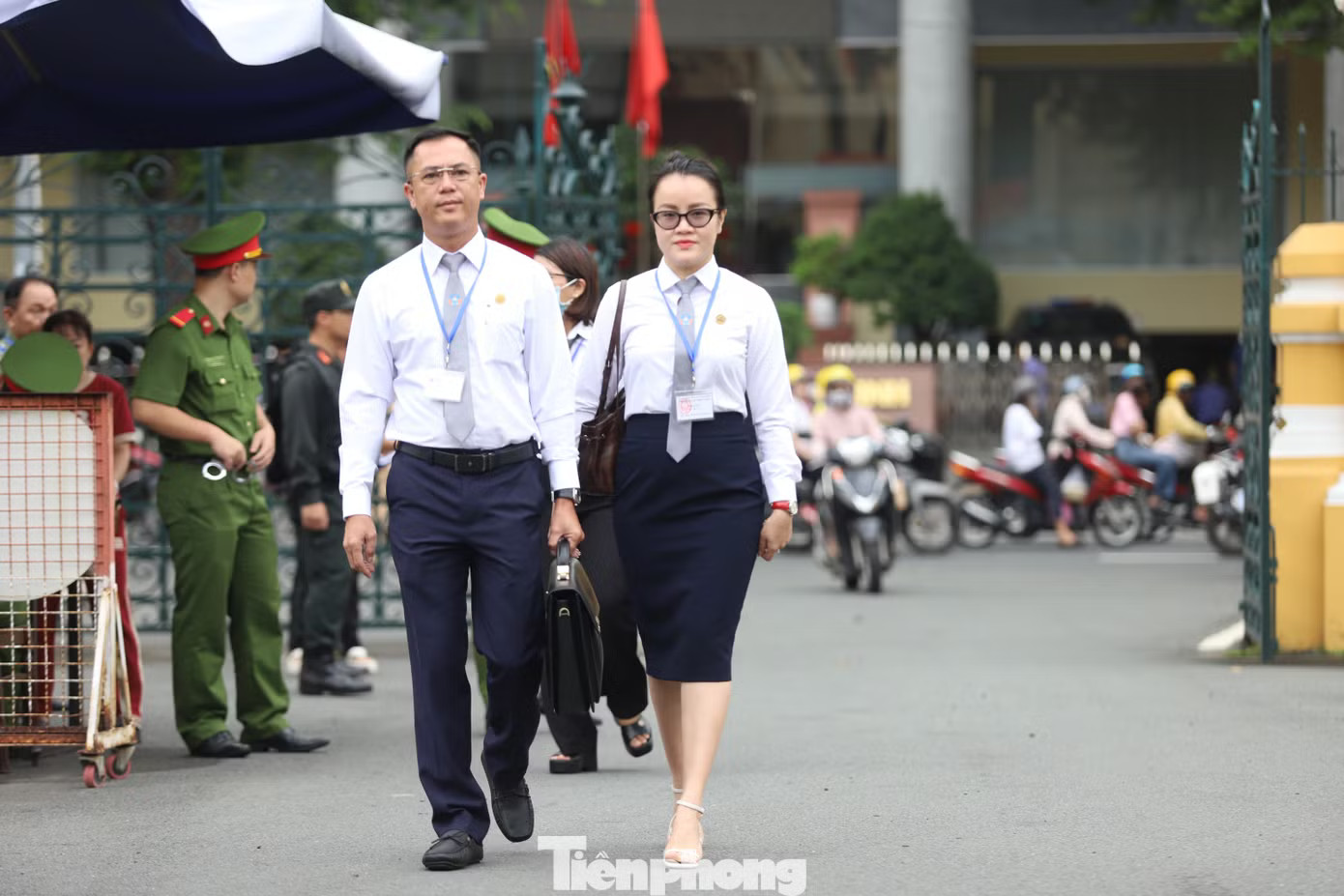 Xét xử Chi Dân, An Tây, 'Cô tiên từ thiện' hầu tòa tại đầu cầu Trại tạm giam Chí Hòa - Ảnh 5.