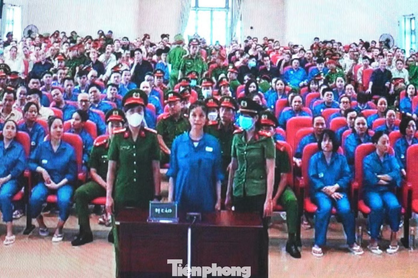 Xét xử Chi Dân, An Tây, 'Cô tiên từ thiện' hầu tòa tại đầu cầu Trại tạm giam Chí Hòa - Ảnh 13.