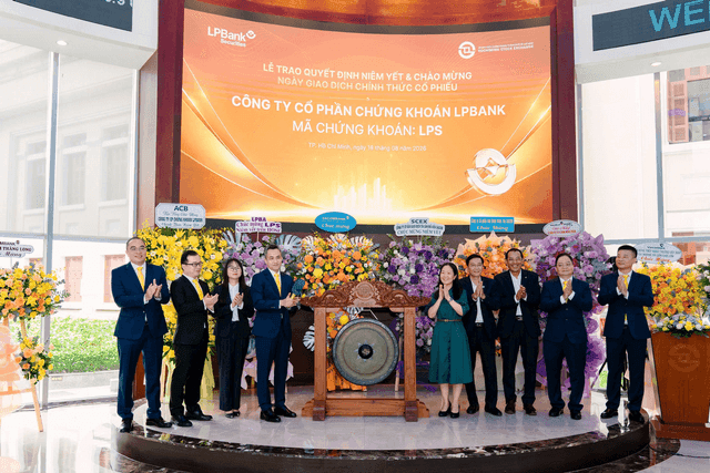 Lãnh đạo LPBS thực hiện nghi thức đánh cồng khai trương phiên giao dịch cổ phiếu <a style='text-decoration: none;' href='/LPS'>LPS</a> tại HoSE