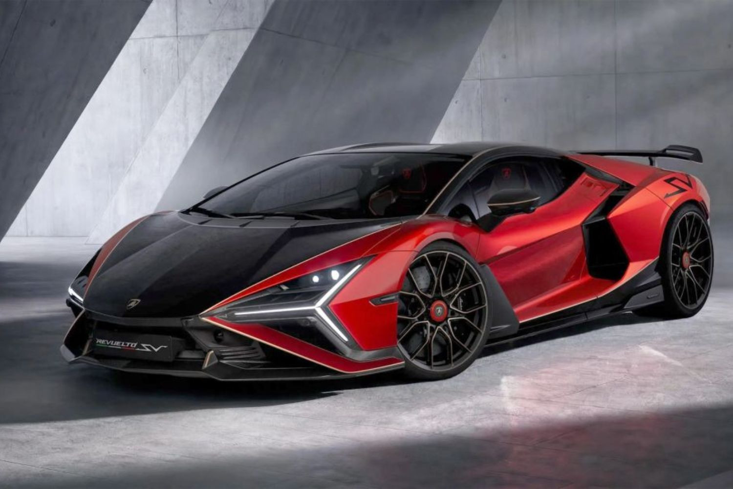 Lamborghini Revuelto SV ra mắt