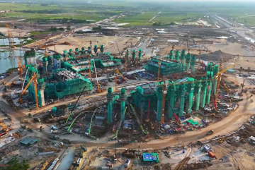 Sân vận động VinFast - Trống Đồng vừa hoàn thành đổ 5.000m³ bê tông vào phần móng