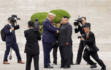 Tổng thống Trump yêu cầu sắp xếp cuộc gặp Chủ tịch Kim Jong Un trong năm nay