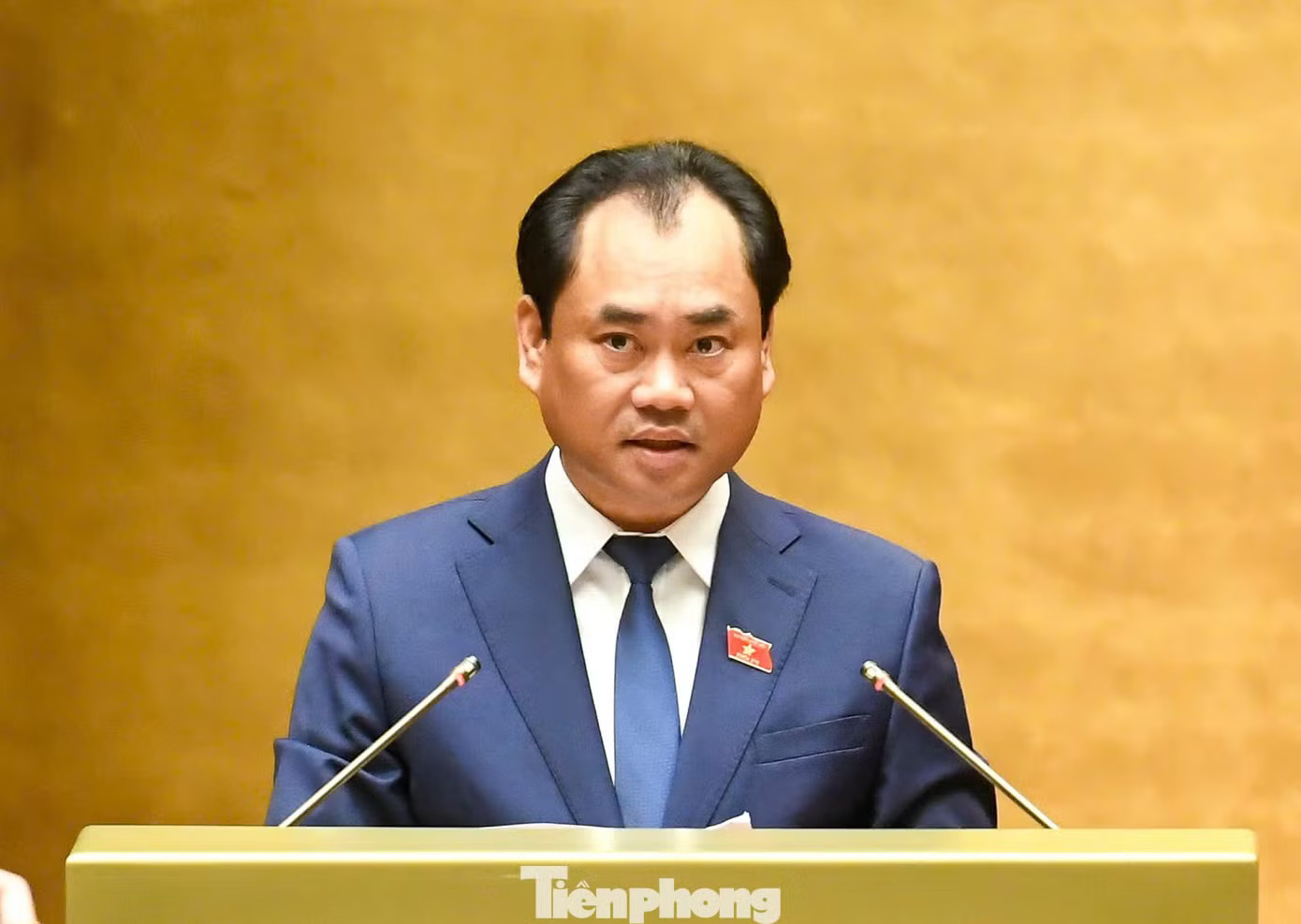 Bộ trưởng Bộ Nông nghiệp và Môi trường Trịnh Việt Hùng. Chính phủ đề xuất ưu tiên bồi thường bằng đất hoặc nhà ở tại chỗ cho người bị thu hồi đất - Ảnh 1.