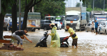 Hà Nội chuẩn bị kịch bản 'chống tê liệt' giao thông khi mưa cực đoan