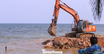Lo ‘mất bãi tắm’ nổi tiếng Thanh Hóa khi xây bờ kè trăm tỷ