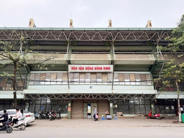 Tháo dỡ sân vận động Đông Kinh