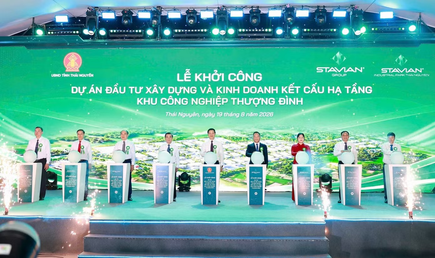 Các đại biểu thực hiện nghi thức khởi công Khu công nghiệp Thượng Đình Thái Nguyên có thêm khu công nghiệp hơn 2.468 tỷ đồng - Ảnh 1.