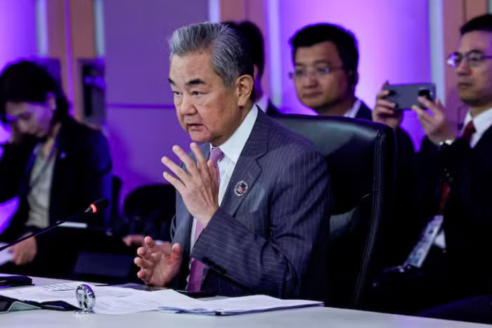Ngoại trưởng Trung Quốc Vương Nghị. (Ảnh: Reuters) Trung Quốc kêu gọi Mỹ thay đổi ‘chính sách thù địch’ với Triều Tiên - Ảnh 1.