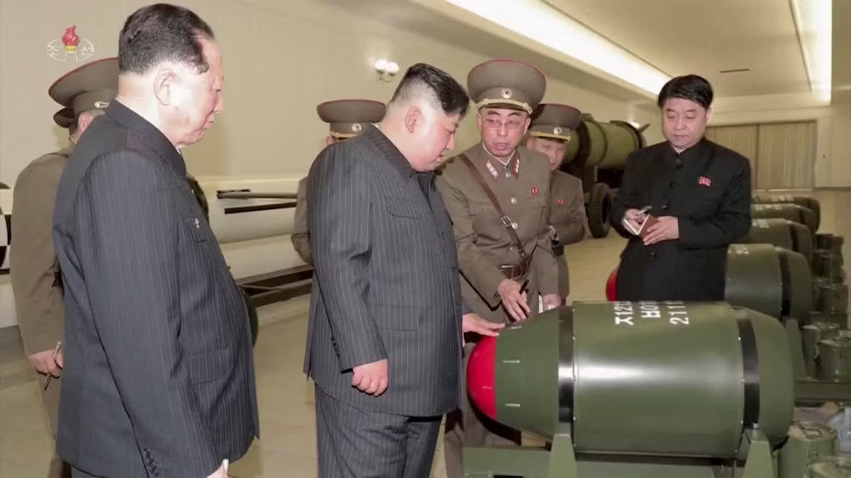Chủ tịch Triều Tiên Kim Jong Un. (Ảnh: Reuters) Hàn Quốc ước tính kho đầu đạn hạt nhân của Triều Tiên - Ảnh 1.