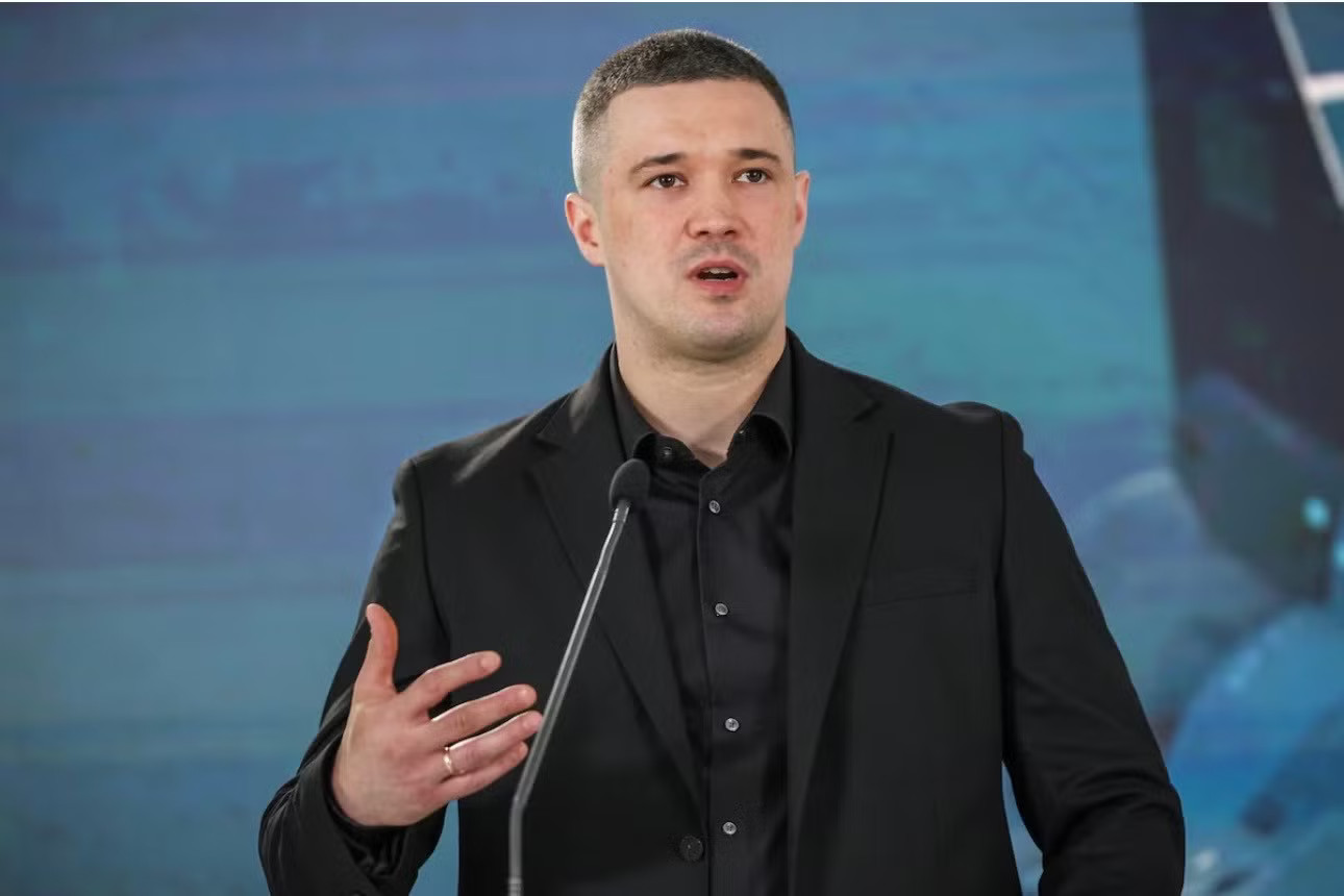 Cựu Bộ trưởng Quốc phòng Ukraine Mykhailo Fedorov. (Ảnh: Reuters) Cựu Bộ trưởng Quốc phòng Ukraine bất ngờ kêu gọi tổ chức bầu cử, thách thức Tổng thống Zelensky - Ảnh 1.