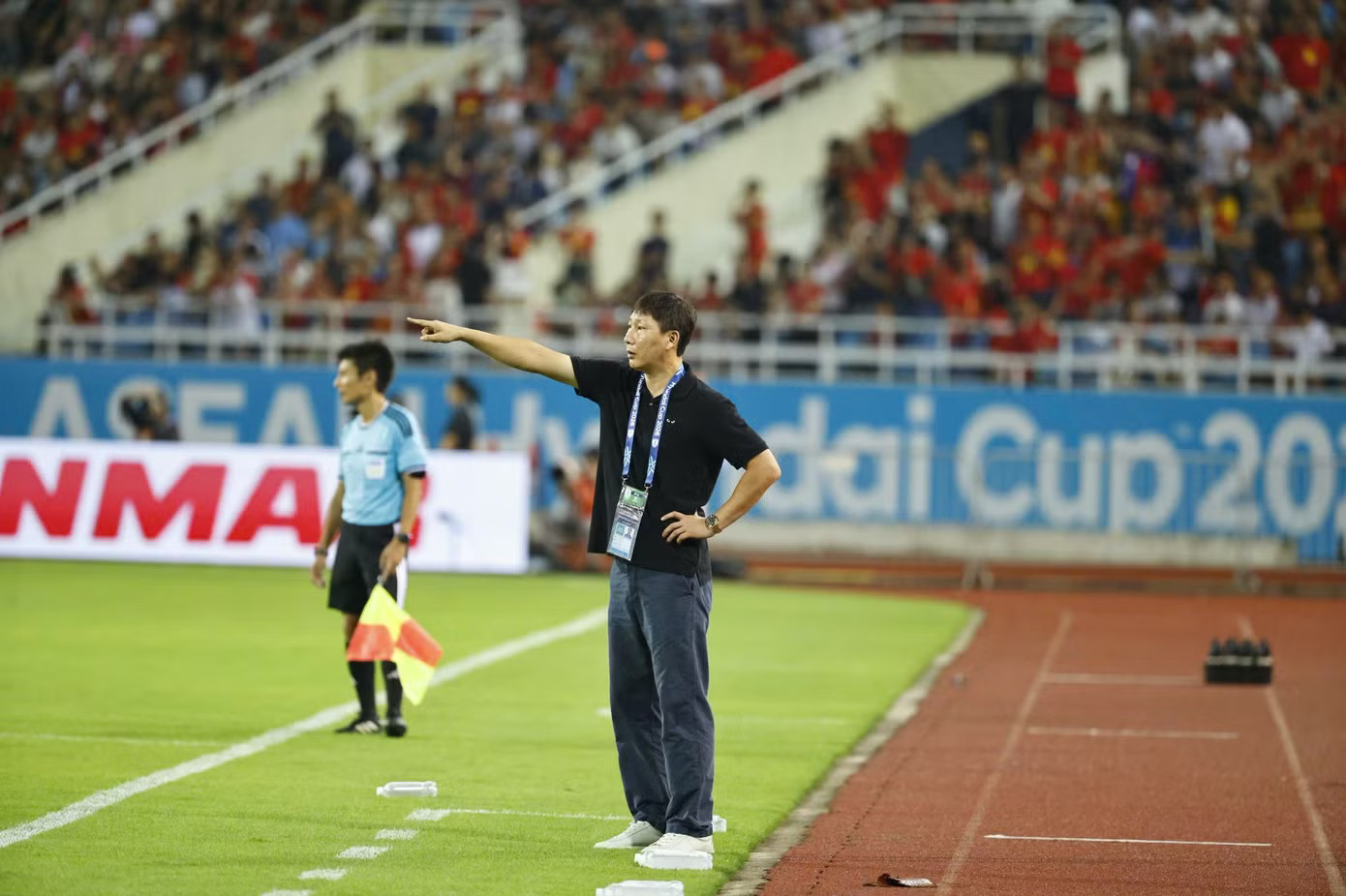 HLV Kim Sang-sik tiếp tục đưa đội tuyển Việt Nam vào chung kết ASEAN Cup (ảnh Như Ý) Tuyển Việt Nam vào chung kết ASEAN Cup 2026: Ngả mũ trước ông Kim Sang-sik - Ảnh 3.