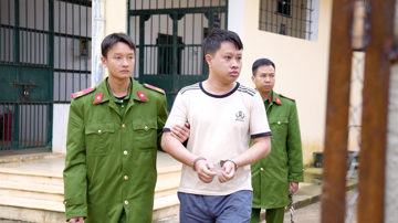 Bắt khẩn cấp Phạm Anh Tiến, sinh năm 1992 do liên quan đến 13 miếng vàng giả có chữ 'Kho bạc Nhà nước'