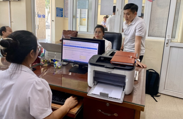 Mỗi cán bộ, công chức, viên chức được nhận 500.000 đồng/tháng, thực hiện trong 12 tháng, ai thuộc nhóm đối tượng hưởng?
