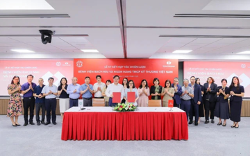Techcombank bắt tay Bệnh viện Bạch Mai xây dựng hệ sinh thái tài chính y tế số