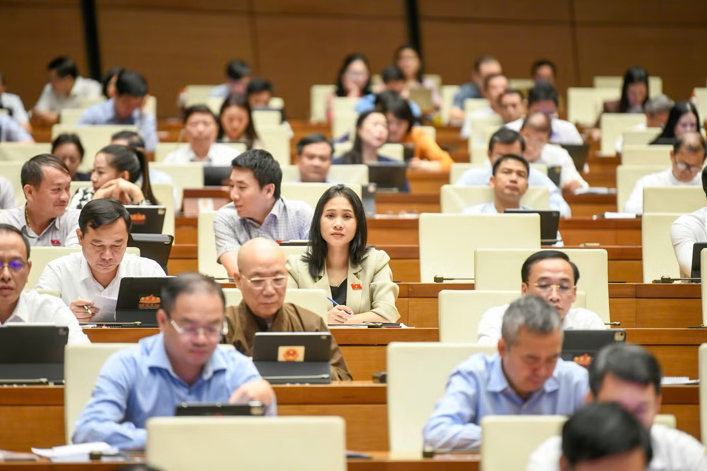 Hôm nay, Quốc hội sẽ thảo luận về định hướng chính sách sửa đổi Luật Đất đai và Luật Nhà ở. Ảnh: Như Ý Quốc hội bàn chính sách sửa đổi Luật Đất đai và Luật Nhà ở - Ảnh 1.