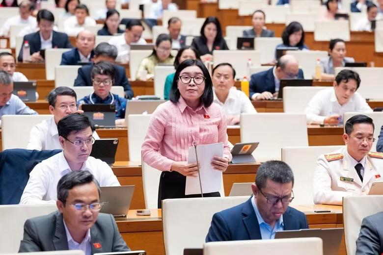 Đại biểu Phan Thị Thúy Linh. Lương 9 triệu đồng, giá nhà ở xã hội hơn 1 tỷ đồng: Giấc mơ an cư xa đến đâu? - Ảnh 1.
