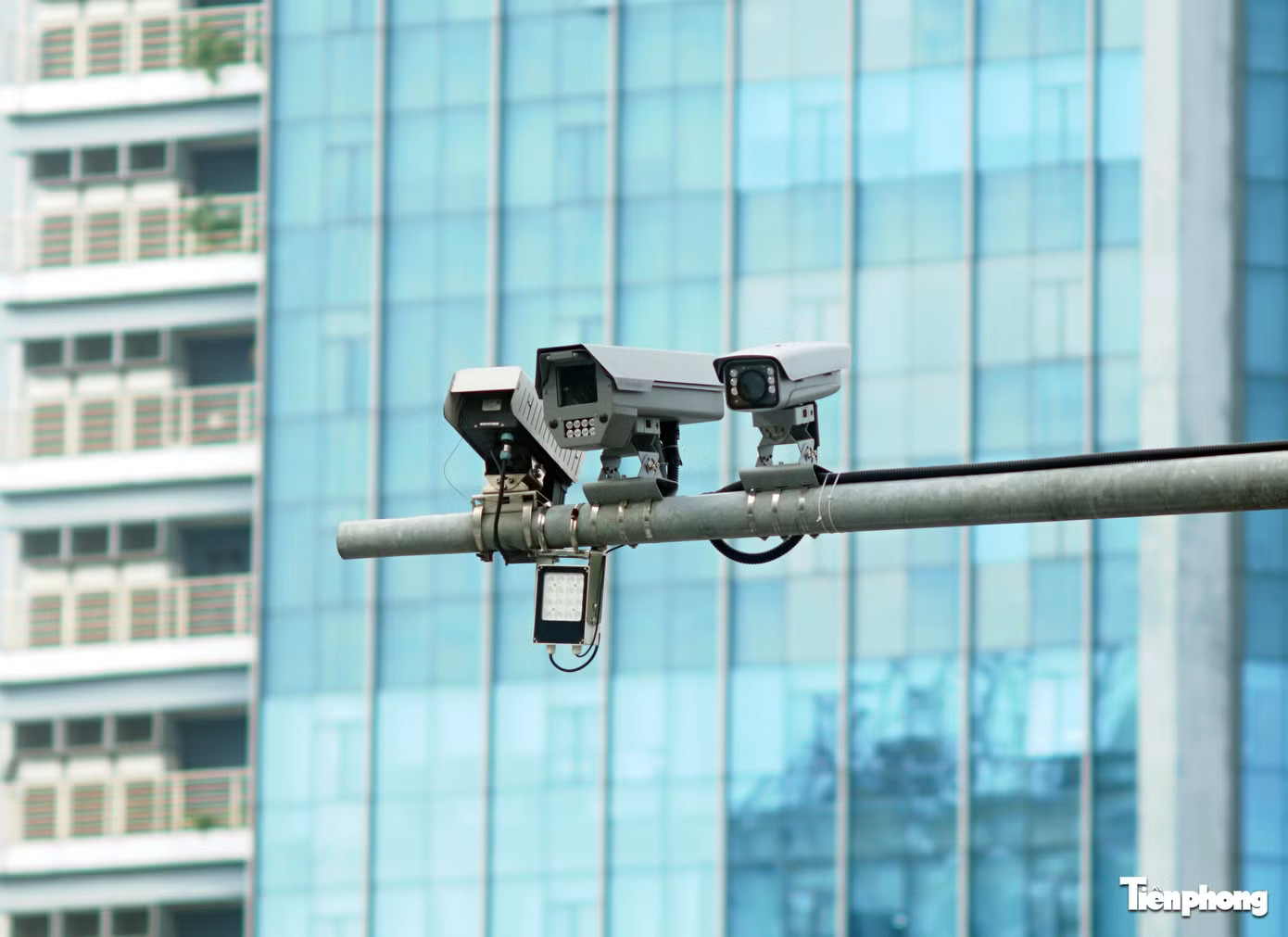 Hệ thống camera AI ở Hà Nội. Ảnh: Thanh Hà. Người dân có phải lo lắng bị camera AI phạt oan? - Ảnh 1.