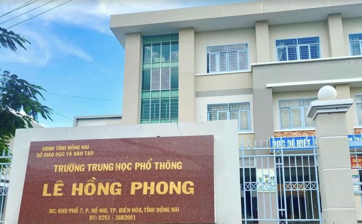 Trường THPT Lê Hồng Phong nằm trong 15 trường Công an yêu cầu thông báo tìm bị hại (ảnh: IT) Tìm bị hại trong vụ án 'chạy nhập học' trên địa bàn Đồng Nai - Ảnh 2.