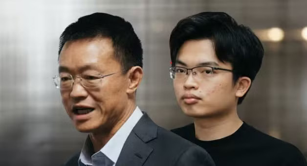 GS Đường Kiệt (bìa phải) và học trò Dương Trí Lâm. (Ảnh: newsbytesapp.com) Cặp thầy trò trở thành ‘ông trùm’ AI Trung Quốc, khiến Mỹ phải dè chừng - Ảnh 1.