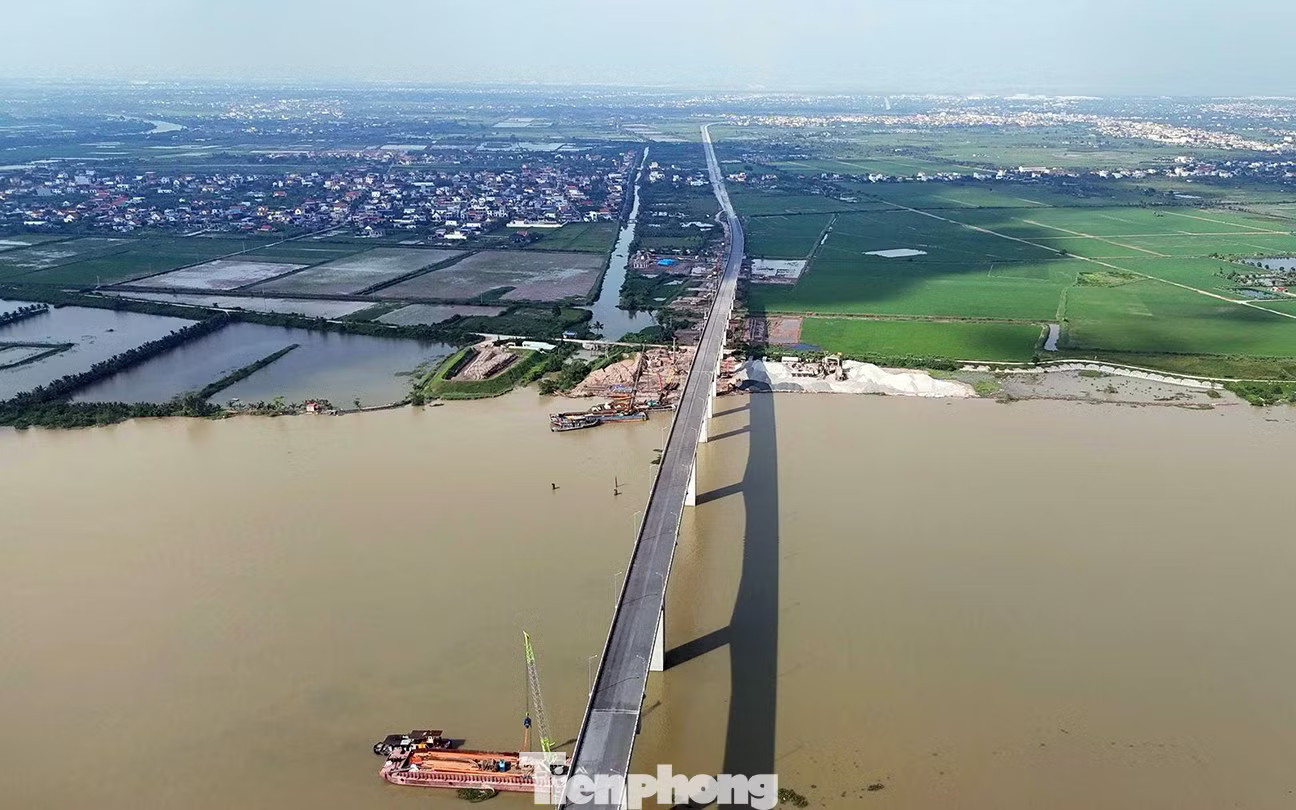 Cầu Văn Úc 2 nối Khu thương mại tự do với cảng Nam Đồ Sơn, thuộc Khu kinh tế ven biển phía Nam Hải Phòng. Hải Phòng gỡ vướng loạt dự án ở Khu kinh tế ven biển phía Nam - Ảnh 2.