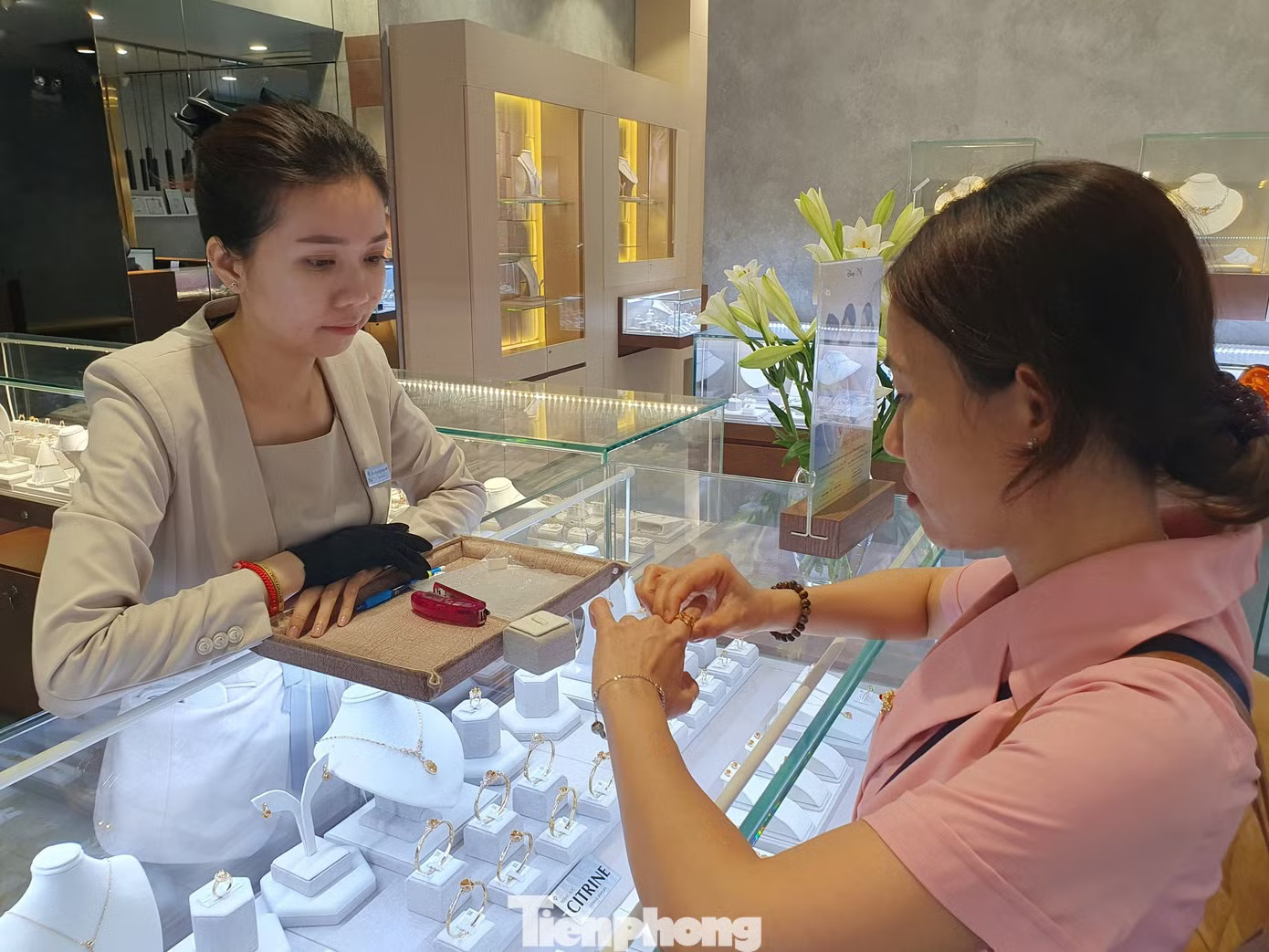 Hết cảnh giá vàng tăng vùn vụt? - Ảnh 1.