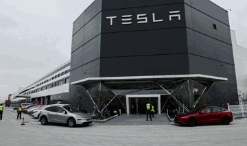 Buồn của Elon Musk: Tesla phải triệu hồi 3 triệu ô tô, sức ép từ Trung Quốc ngày càng lớn